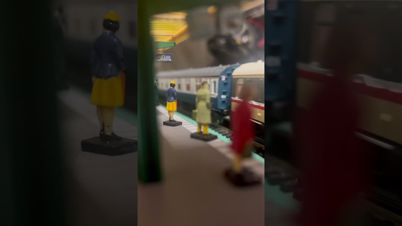 Class 20 passing Willburn with the passenger service!!. (1W24) Using new Bachmann MK 1 carriages!!.)