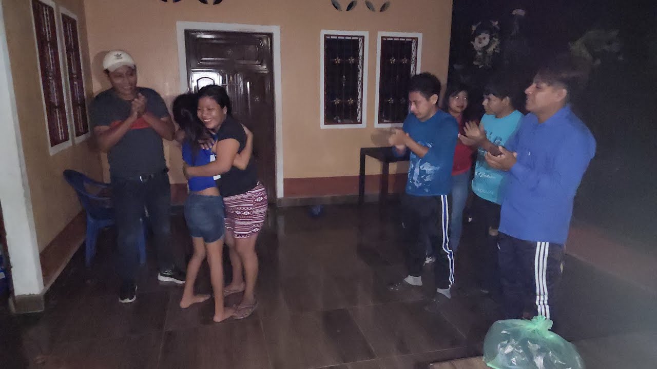 El Grupo De Hace Una Serenata A Mi Nena Marielita Hasta Se Llevó Un Susto