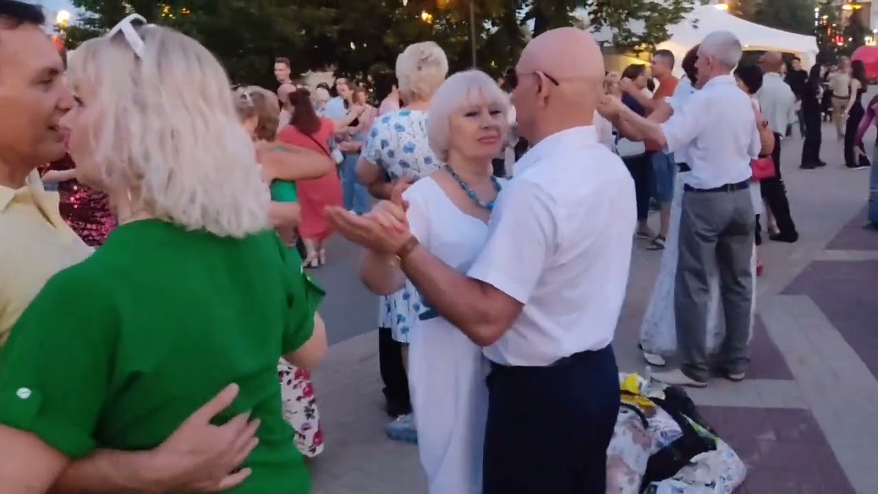 Белгород, парк победы, элегантные танцы.