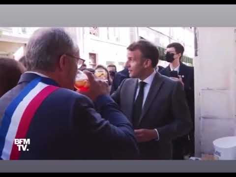 Emmanuel Macron boit un verre pour fêter la réouverture des terrasses  « À l’