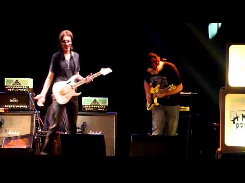 Steve Vai jamming