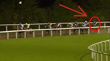 How does this horse win?! Remarkable scenes at Chelmsford | Racing TV