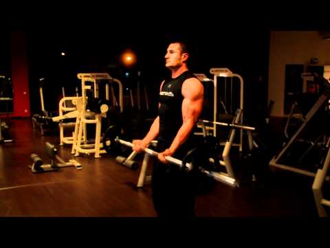 Trening bicepsów -
