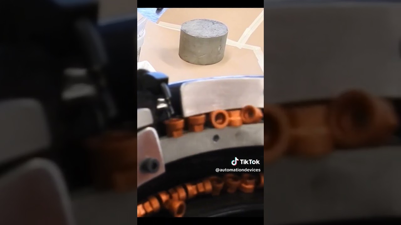 Orienting copper parts with a vibratory feeder bowl 