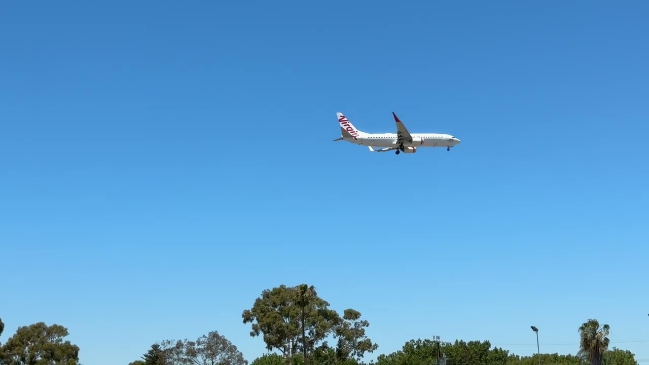 Marion Road Oval 28 December 2025   Jetstar A320 232 VH X3H