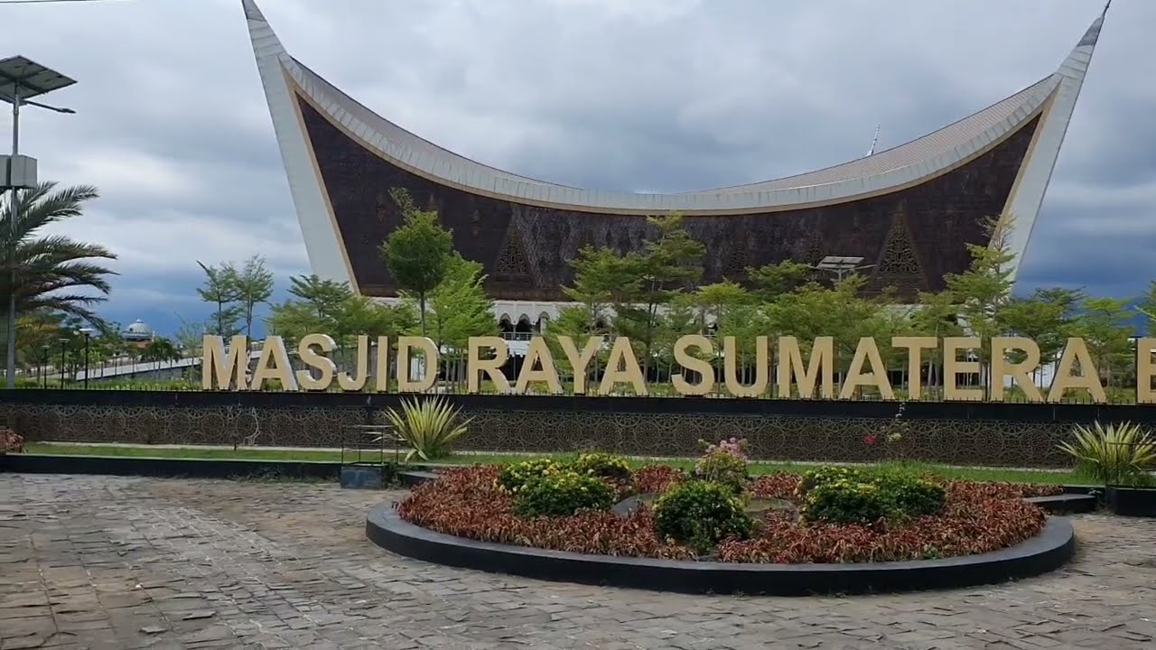 Mengunjungi Masjid Raya Sumatera Barat di kota Padang, masjid termegah & terindah di Sumatera Barat