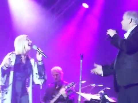 John Farnham, Olivia Newton-John - Hearts On Fire