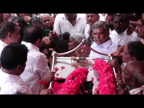 கழகத்திற்காக உயிர் நீத்த தொண்டனுக்கு கண்ணீர் மல்க அஞ்சலி செலுத்திய மாண்புமிகு எடப்பாடியார்