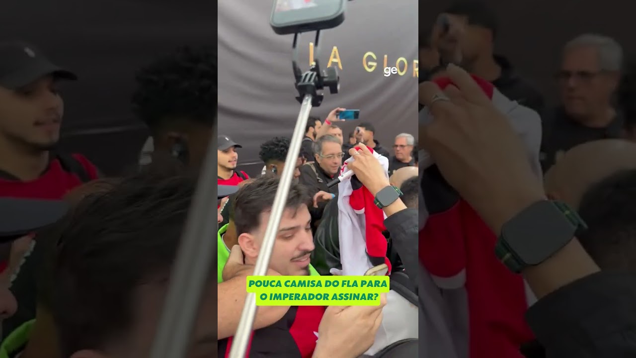 ADRIANO IMPERADOR ASSINANDO MUITAS CAMISAS NA CONMEBOL LIBERTADORES EXPERIENCE | #shorts | ge.globo
