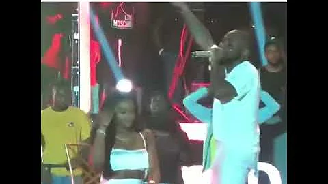 Moment Davido brought chioma on stage (his latest show)