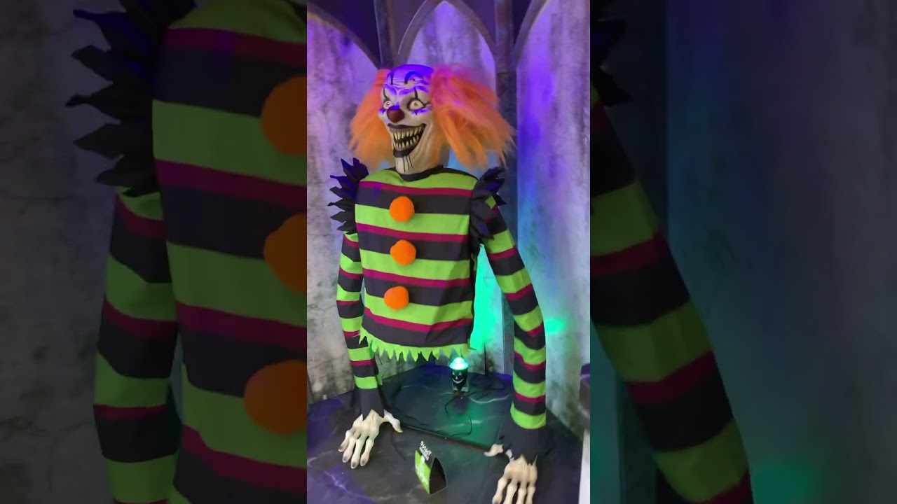 THIS SPIRIT HALLOWEEN HAS A STRANGE SETUP?! | PROPS ON THE GROUND!!! #halloween #shorts #scary