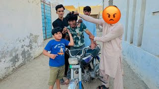 Abdullah bike chori krty howy pkra gaya 😳 || logo ny bht mara Abdullah ko 😭 ||