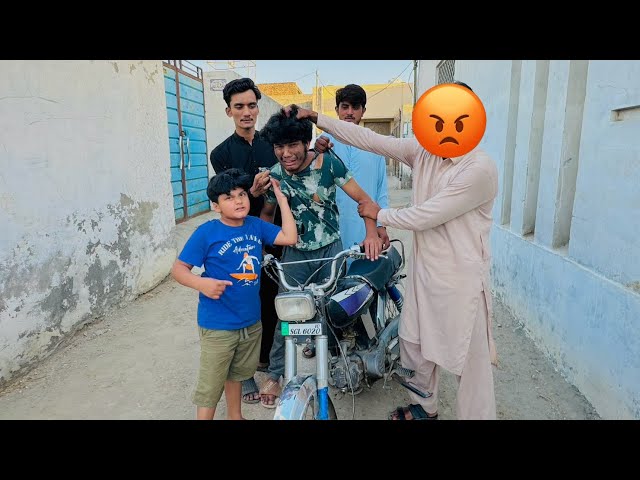 Abdullah bike chori krty howy pkra gaya 😳 || logo ny bht mara Abdullah ko 😭 || class=