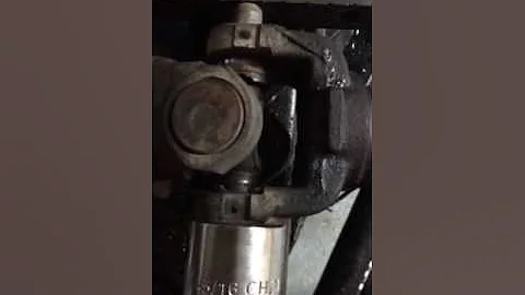 Stuck U-Joint 1995 GMC Sierra / Chevy Silverado Universal Joint Removal  with Injected Plastic