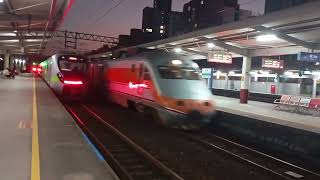 2033次樹林出站剛好拍到176次樹林慢速通過