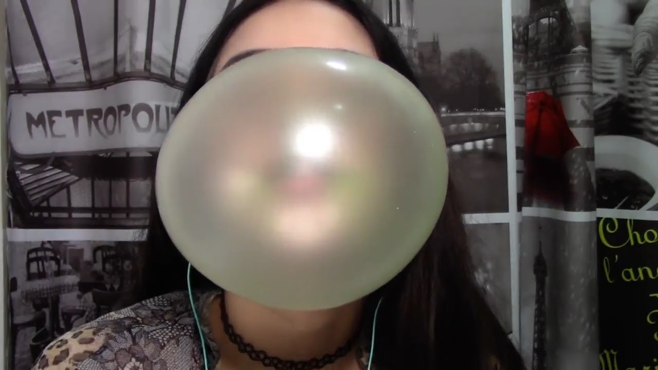 Leidy ASMR - Gum Chewing Bubble Blowing Whispered