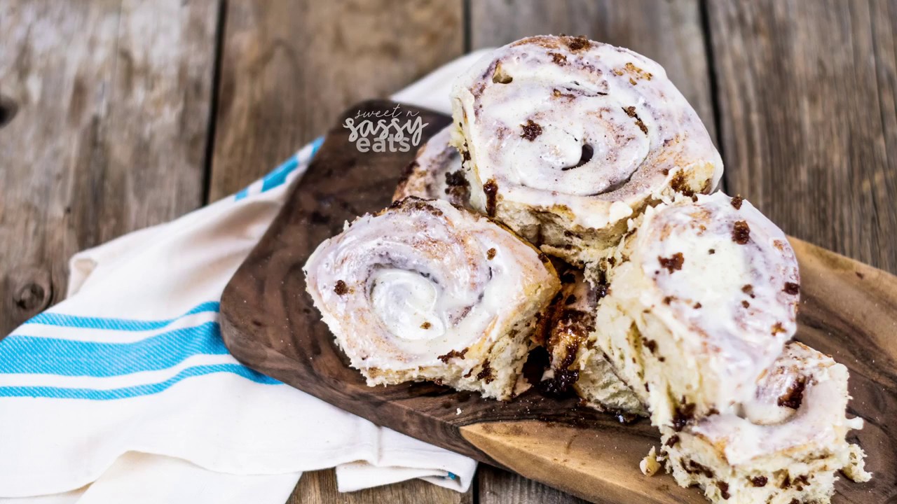 THE BEST CINNAMON ROLLS