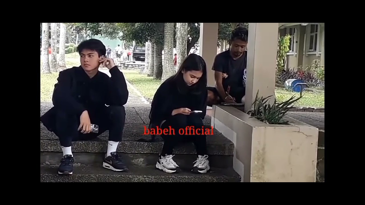 ini yang nyanyi Reysan berat bagi ku.Tapi reybong bawaan nya mau pergi