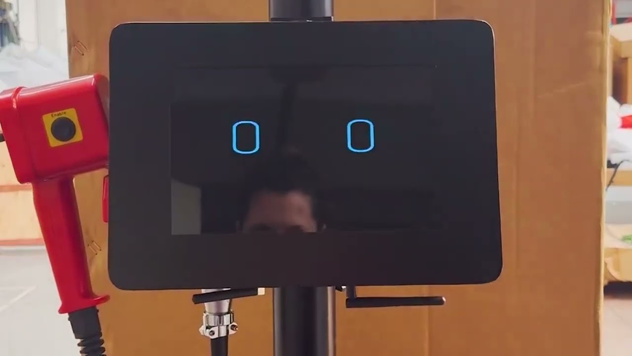 Cargo in azione | Sollevamento carico in magazzino