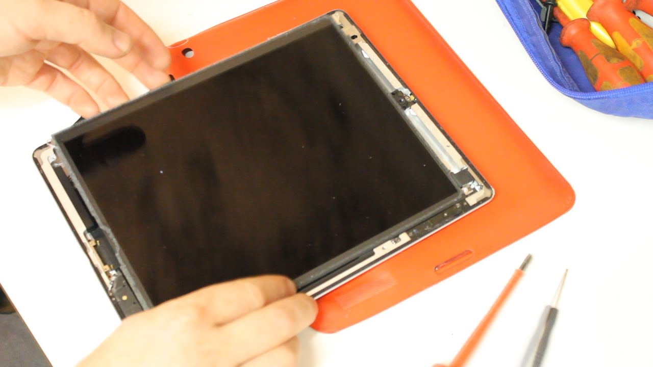 Repairing an Apple iPad 3 with Broken Screen / Digitizer - YouTube