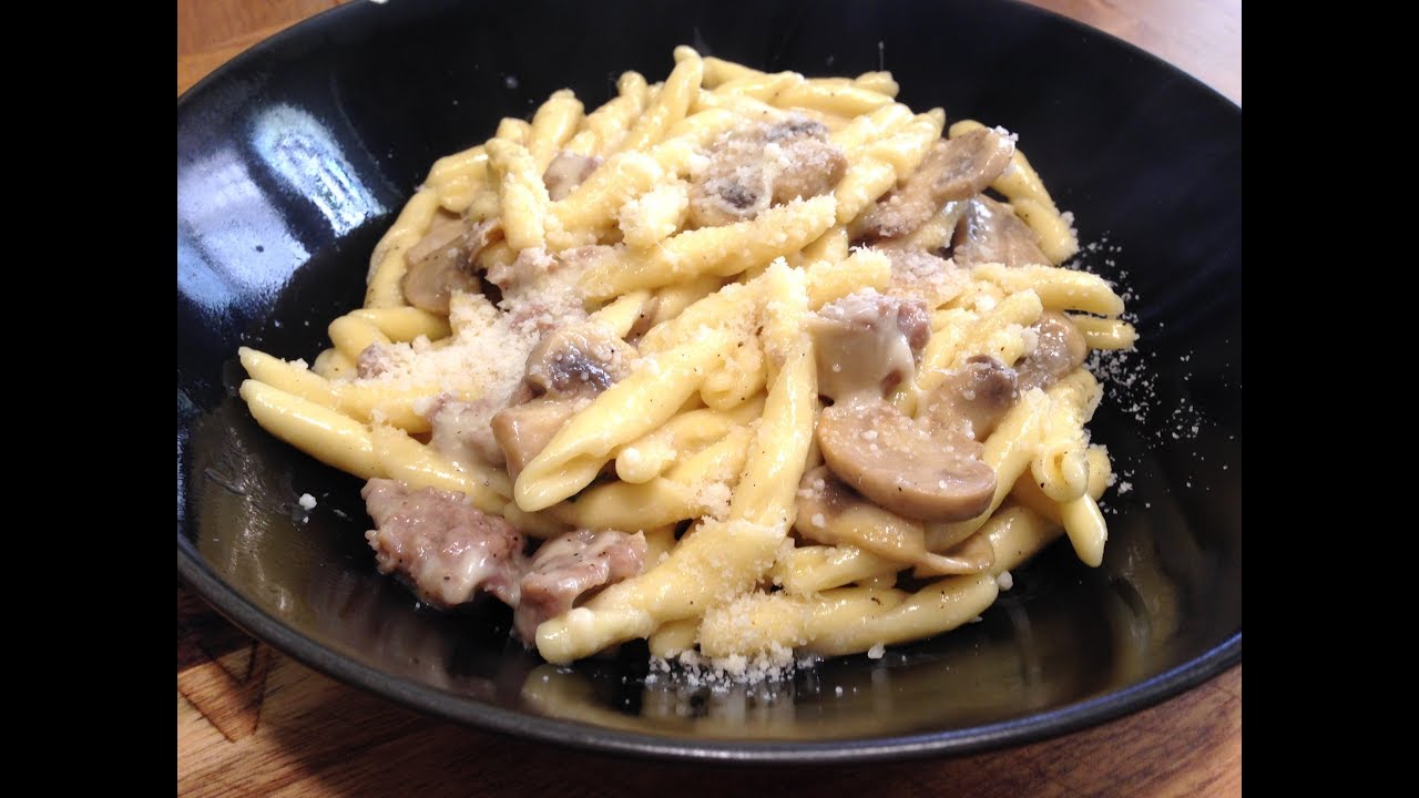 STROZZAPRETI FUNGHI SALSICCIA E TALEGGIO IN CUCINA COL BANANA YouTube