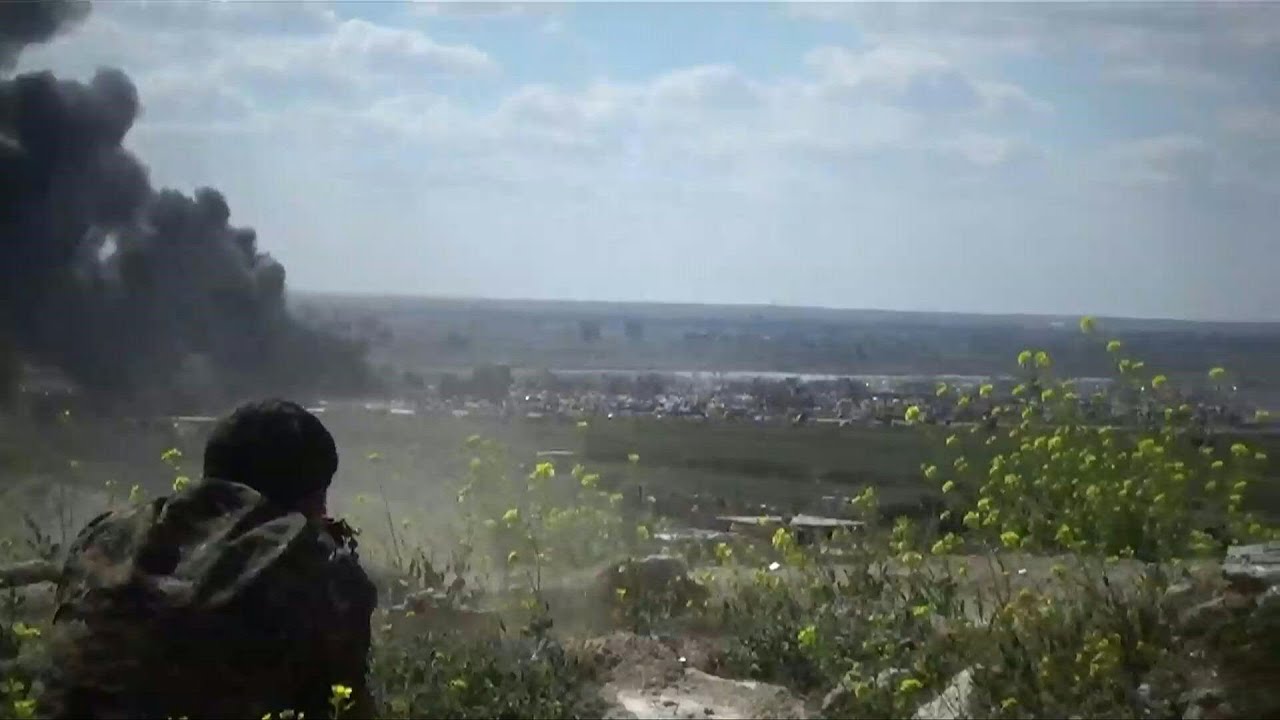 Plumes of smoke billow over Baghouz as Syria force battles into last jihadist pocket