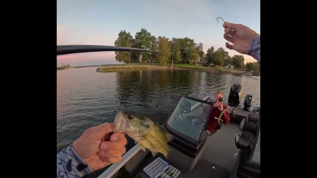 Short video fishing with a buddy of mine on his nice new Lund boat. 