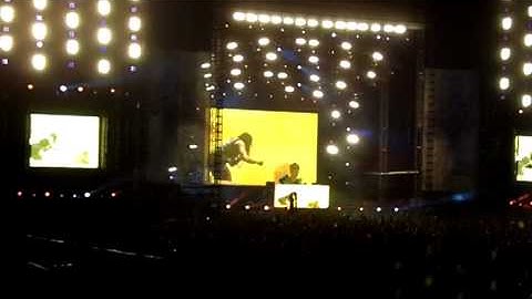 Laidback Luke drops "Turbulence" ft Steve Aoki & Lil Jon at EDC 2010 LA