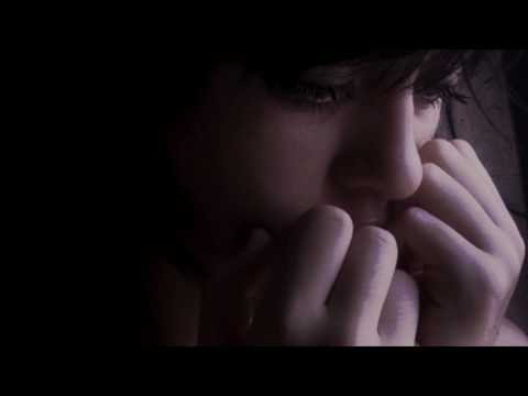 RIHANNA (RUSSIAN ROULETTE
