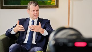 Download Lagu „Nauja diena“. Kiek dar tvirtas pasitikėjimas Premjeru ir jo moralinė teisė likti poste? MP3 Download Lagu „Nauja diena“. Kiek dar tvirtas pasitikėjimas Premjeru ir jo moralinė teisė likti poste? MP3