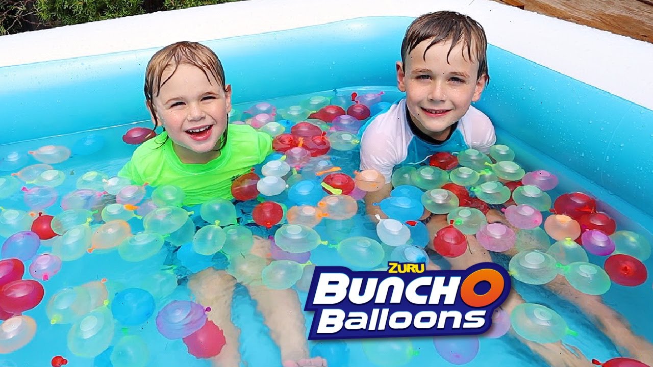 ZURU Bunch O Balloons and Water Slide Wipeout | Toy Review for kids