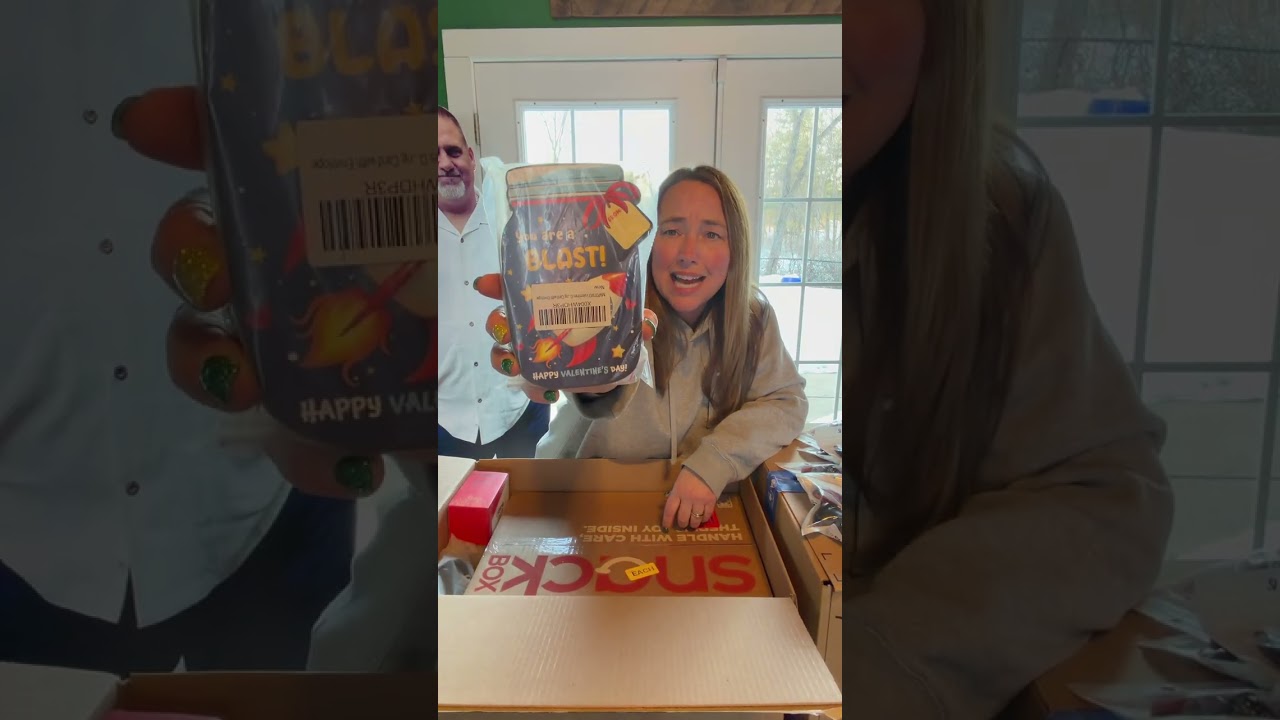 2.15.26 Unboxing the medium size Amazon Mystery Box #haul #amazonmysterybox #unboxing