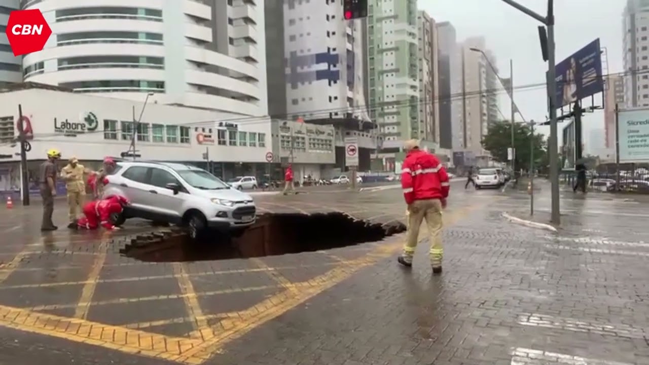 Rompimento de tubulação da Sanepar leva transtorno à Avenida São Domingos e  pode afetar abastecimento de água - Maringá Post