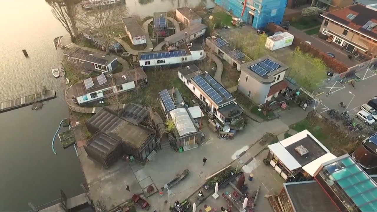 Bird's eye flight over De Ceuvel