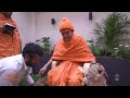 Ppu mahant swami maharaj 86th birt.ay  swamishri blesses a lion cub 