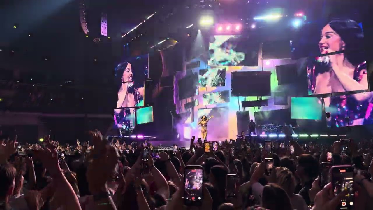 Katy Perry - Firework (Live in Budapest | 27.10.2025 | 4K)