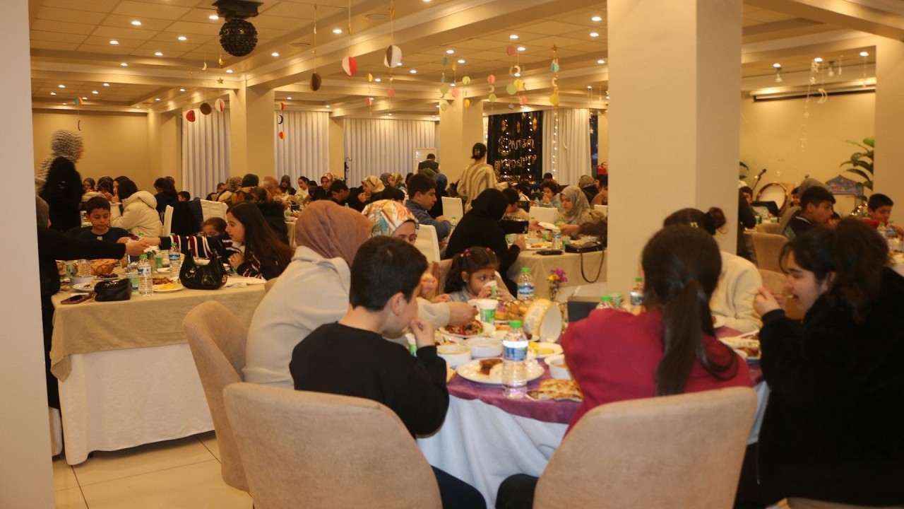 Türkiye Diyanet Vakfı Adıyaman Şubesi yetim çocuklara iftar programı