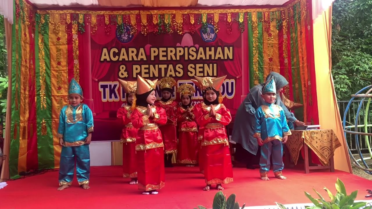 Tari Pasambahan oleh anak-anak TK Pelangi Terpadu Lungguak Batu Nagari Koto Kaciak