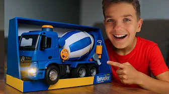 Mark Unboxes a Giant 1:18 Cement Mixer Truck