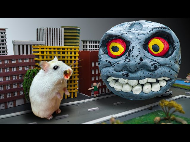 🐹😱 LUNAR MOON Vs Hamster Maze With Traps - House Head Monster in Real Life class=