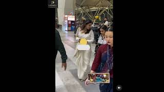 Kajol Brings Back Chiffon Saree Glamour At Delhi Airport In An Elegant Ivory Look