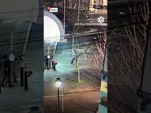 شاهد لحظة إطلاق مسلحين النار أمام محطة مترو بروكسل في بلجيكا