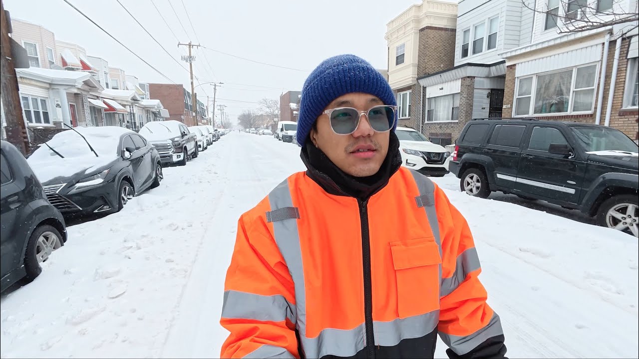 ဆောင်းမှာကျတဲ့နှင်းက အဝေးမှာရှိတဲ့မင်းကိုသတိရစေတယ် aleh 🤭