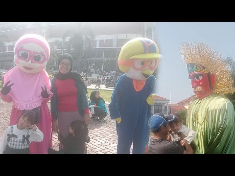 TAKUT DI GENDONG ONDEL ONDEL BANYAK BADUT LUCU