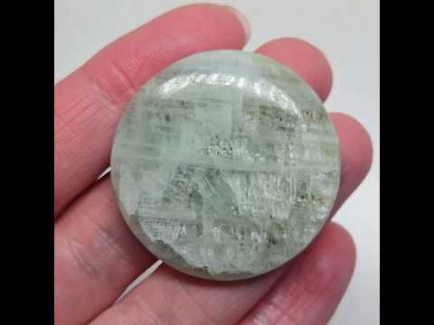 Аквамарин - напівпрозорий кабошон, натуральний ювелірний камінь для створення прикрас 75 ct, видео 1