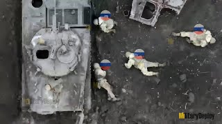 Horrible blow up! Ukrainian FPV drone destroy dozens Russian infantry hiding near tanks