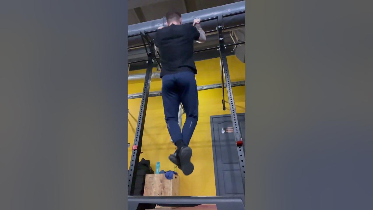 Ева Кларк подтягивания