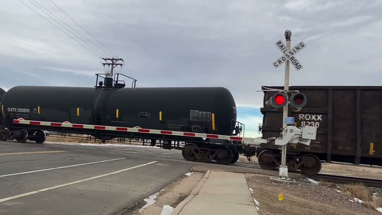(First Train catch of 2026) Union Pacific 7851, Jessup St Railroad Crossing Brighton, Colorado