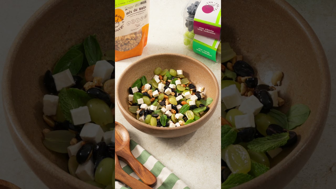Salada de uva com queijo e granola