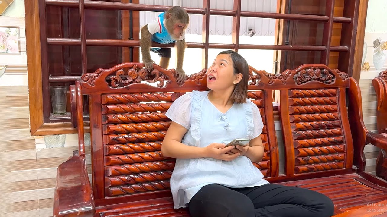 You Won’t Expect This! CUTIS Sneaks Up Behind Mom for a Sweet Surprise